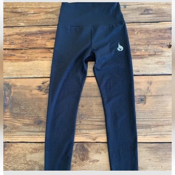 *RYDERWEAR BLACK PERFORATED LEGGINGS SZ XS NWOT* - Picture 5 of 8
